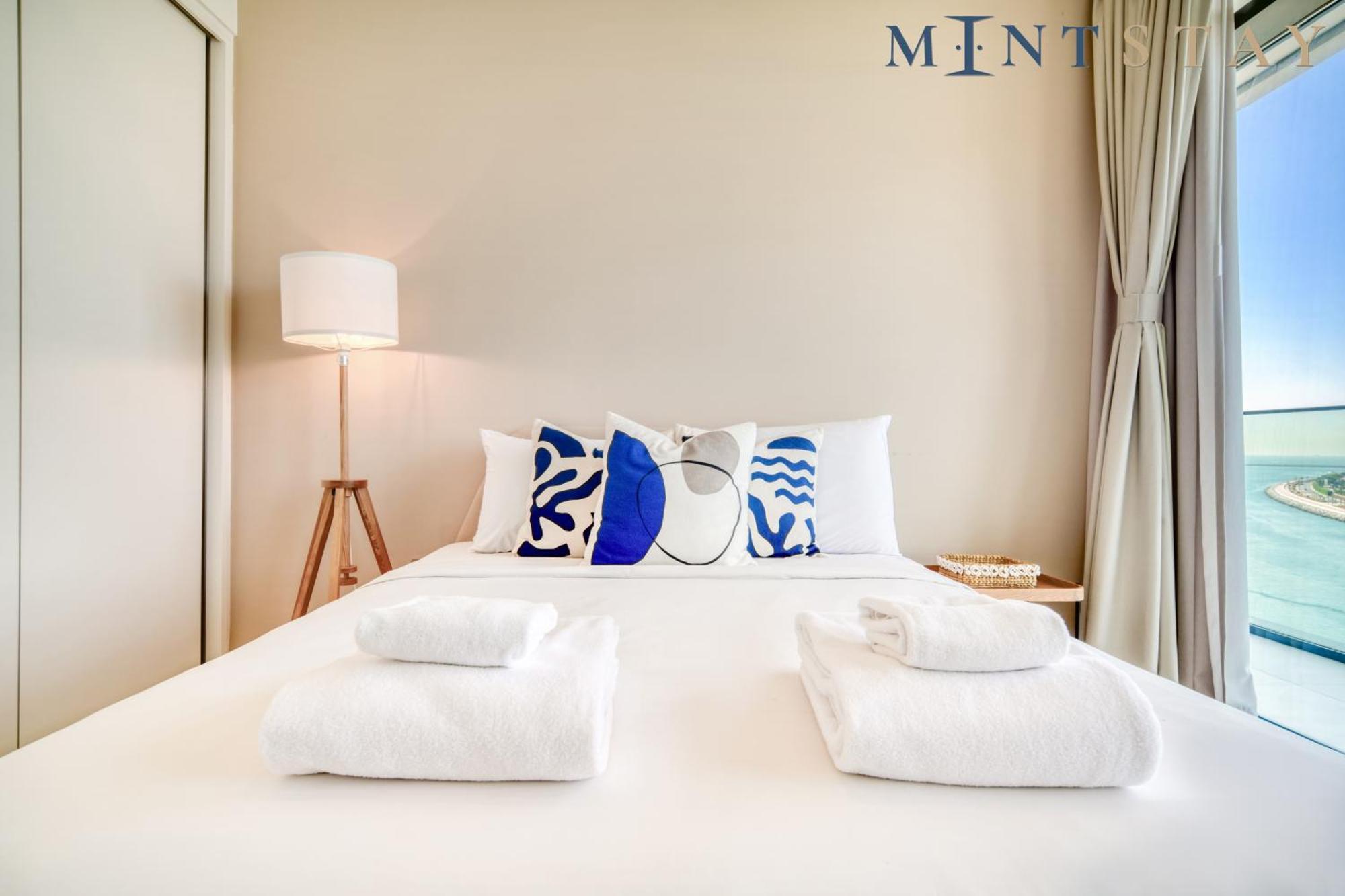 Mint - Vista 1 Emaar Beachfront *